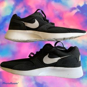 Nike Tanjun Shoes